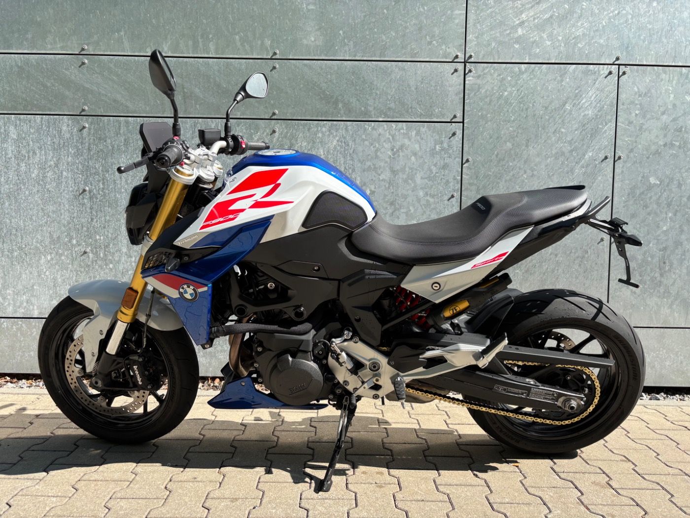 Fahrzeugabbildung BMW F 900 R Sport kurzer Kennzeichenhalter