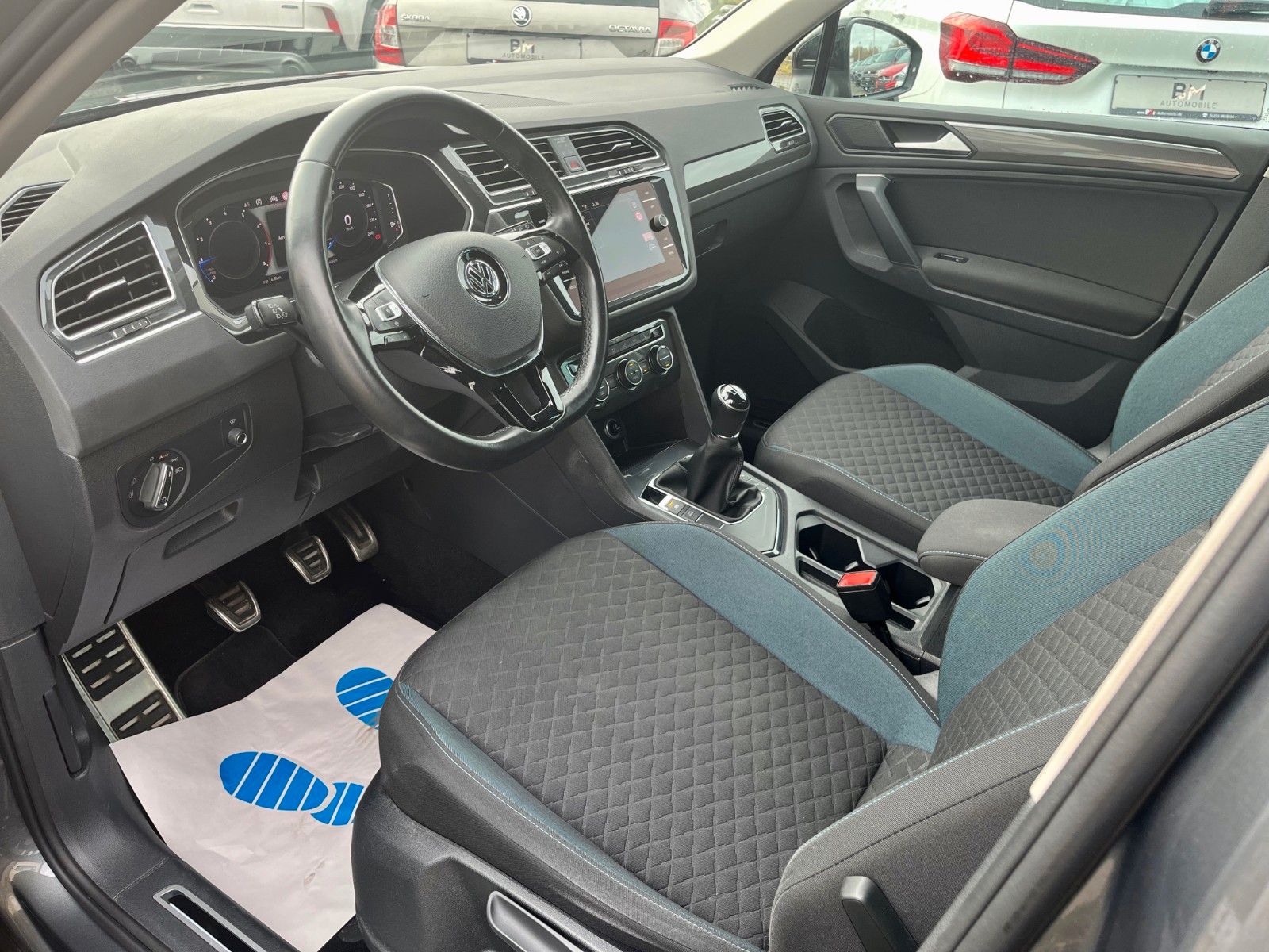 Fahrzeugabbildung Volkswagen Tiguan 1.5 TSI IQ.DRIVE Navi ACC LED SPORTFW AHK