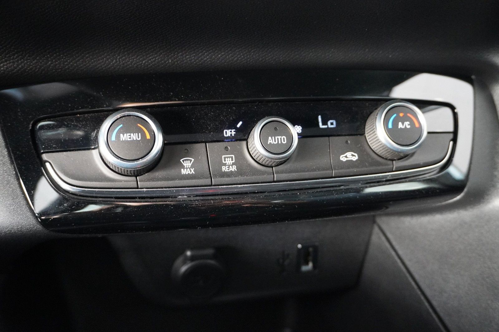 Fahrzeugabbildung Opel Corsa-e F EDITION 7KW NAVI/VIRT/SHZ/DAB/WÄRMEP.