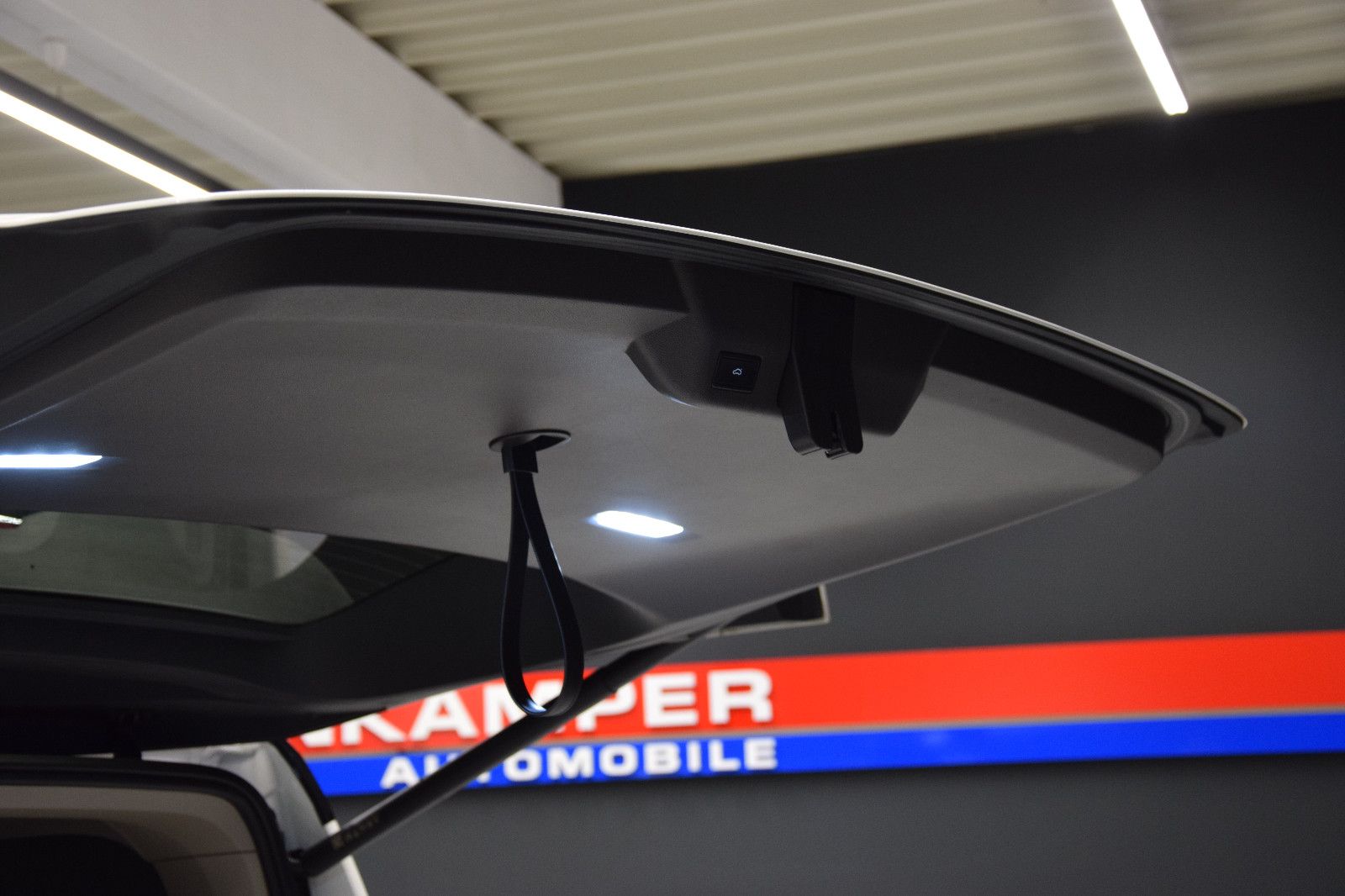 Fahrzeugabbildung Volkswagen T7 Multivan Edition lang Matrix AHK Standheiz