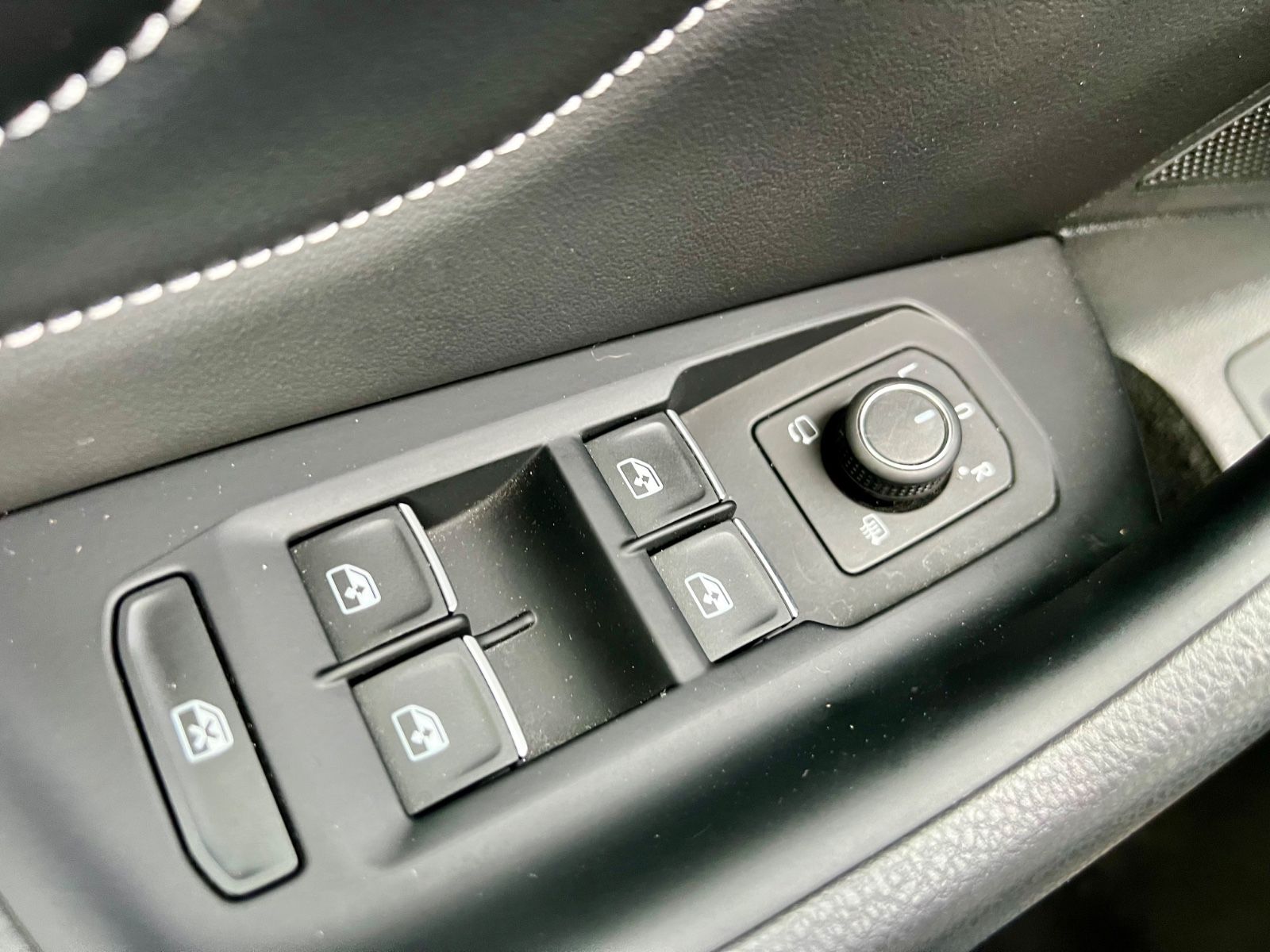 VW Passat Variant Elegance AAC AHK GZJR CARPLAY