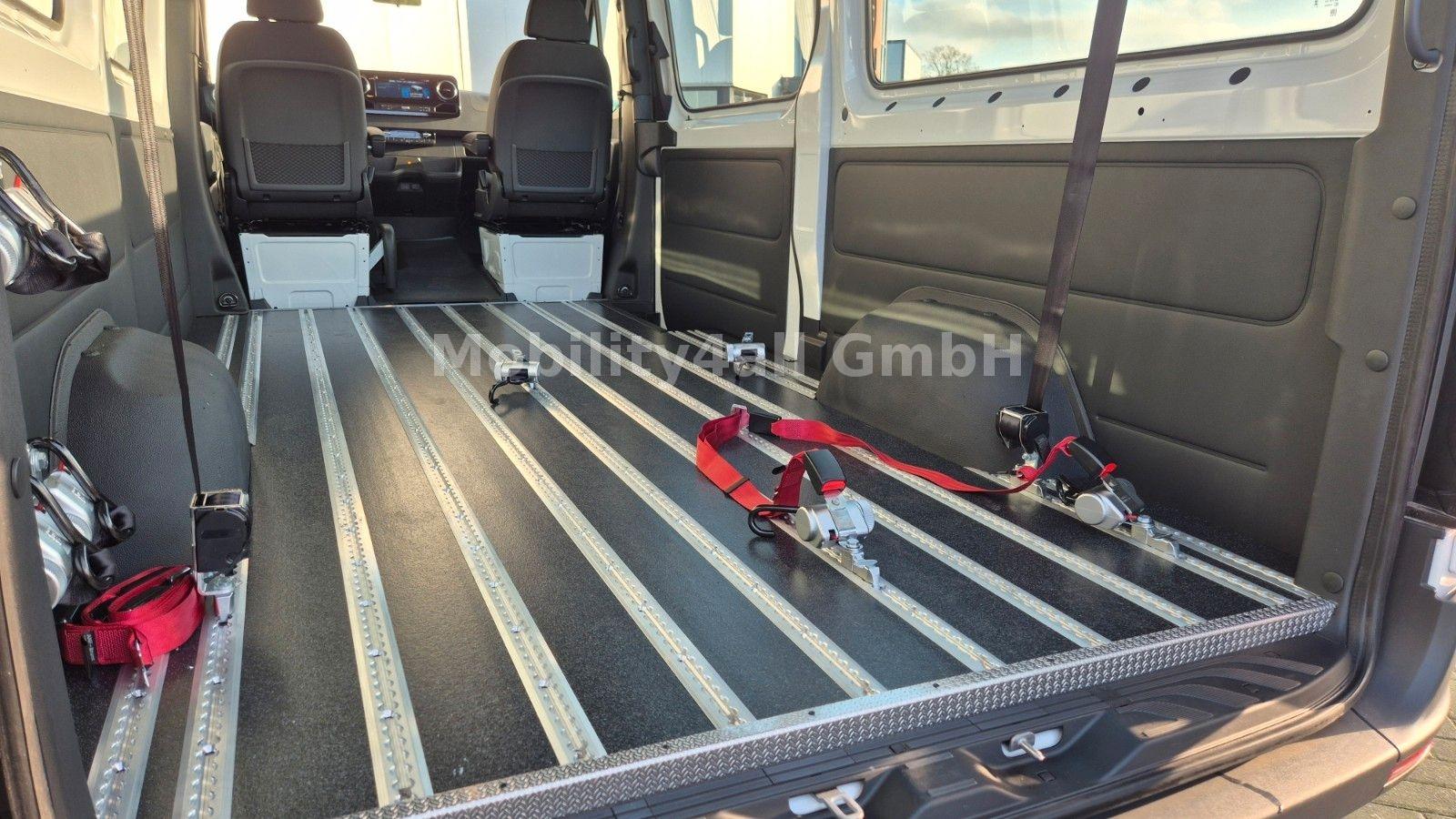 Mercedes-Benz Rollstuhltransporter / 3.5t