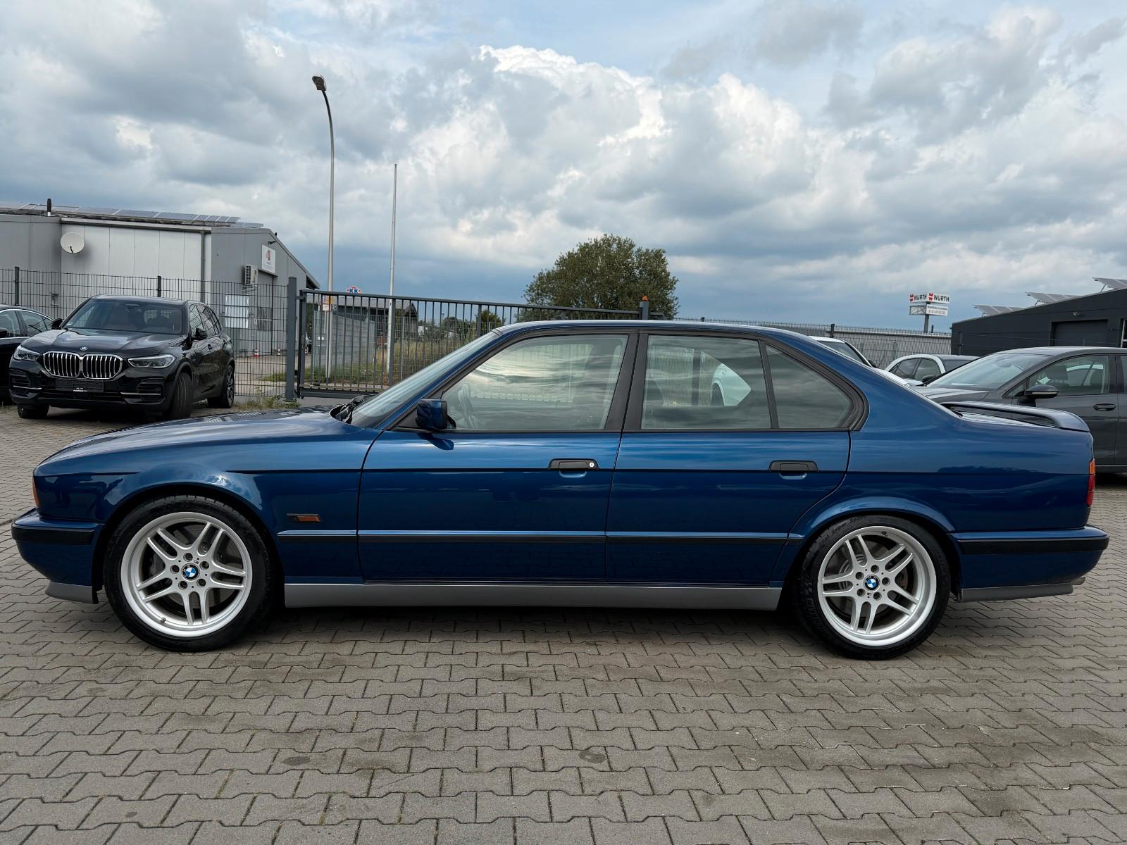 BMW M5 3.8 6 gang AVUS BLAU, 1 of 404
