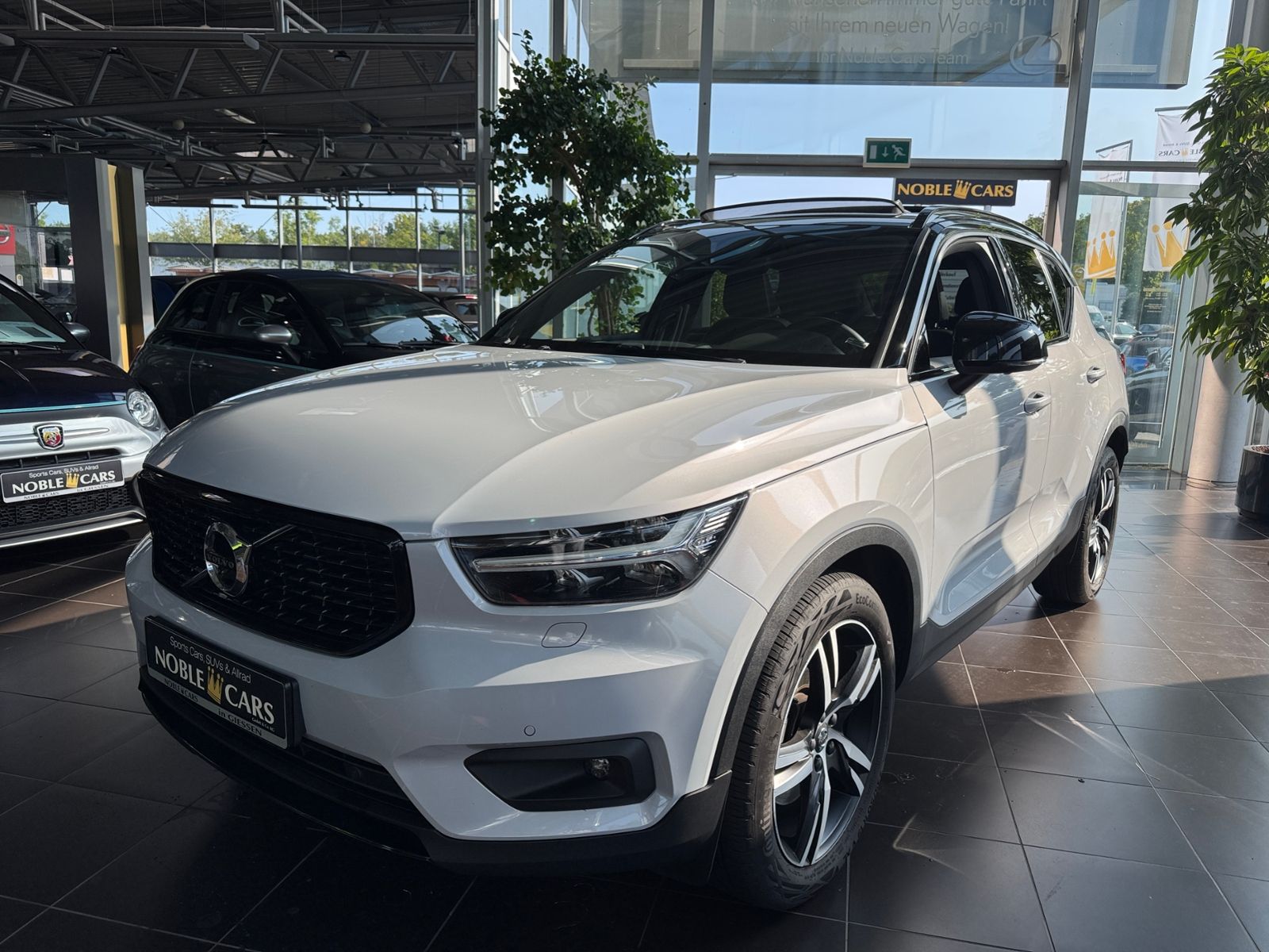 Fahrzeugabbildung Volvo XC40 R Design 2WD PANO LED NAVI SHZ