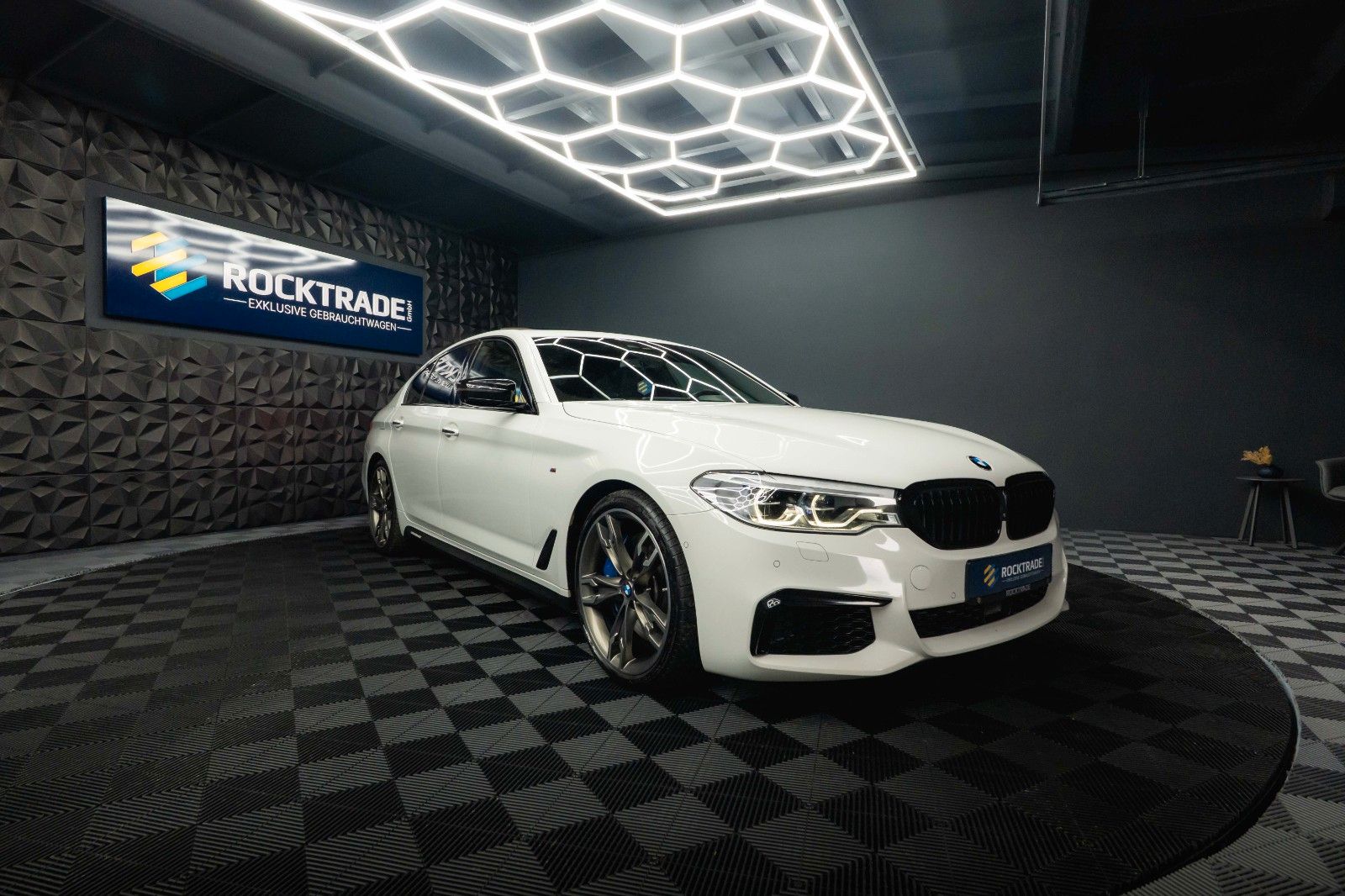 Fahrzeugabbildung BMW M550 i xDrive M-Performance Shadow *ACC*LED*360*