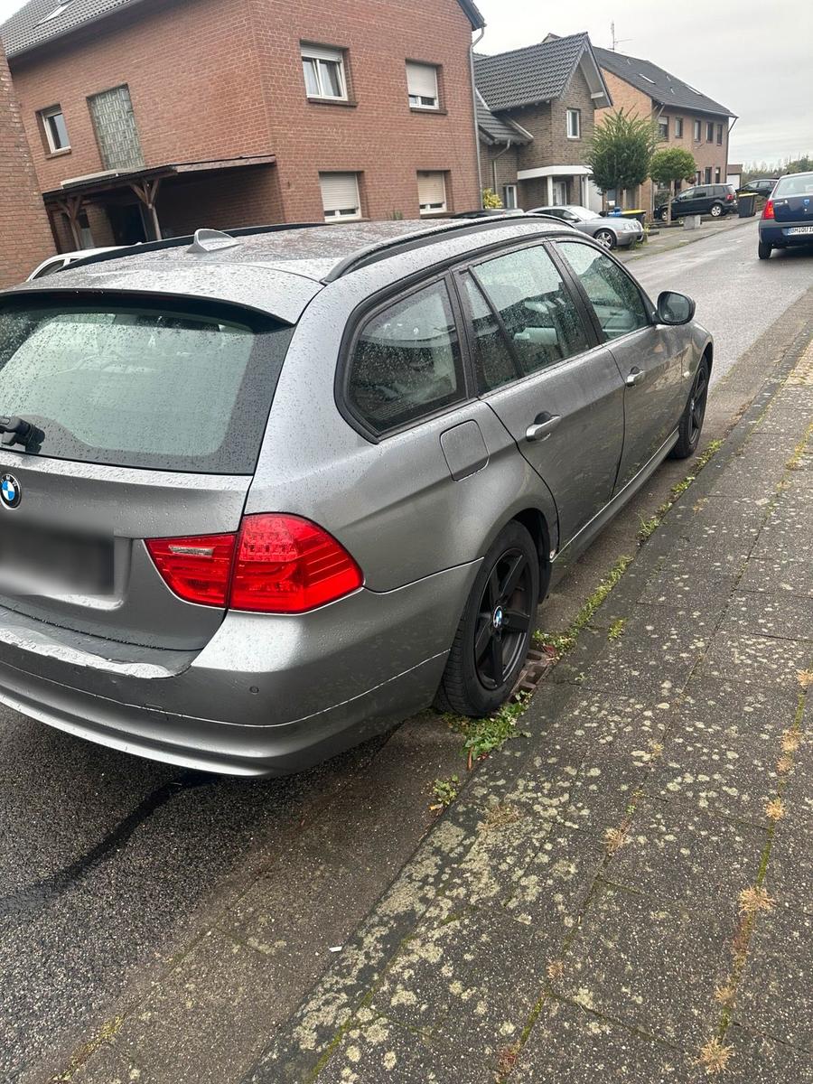 BMW 318 2012 — photo 5