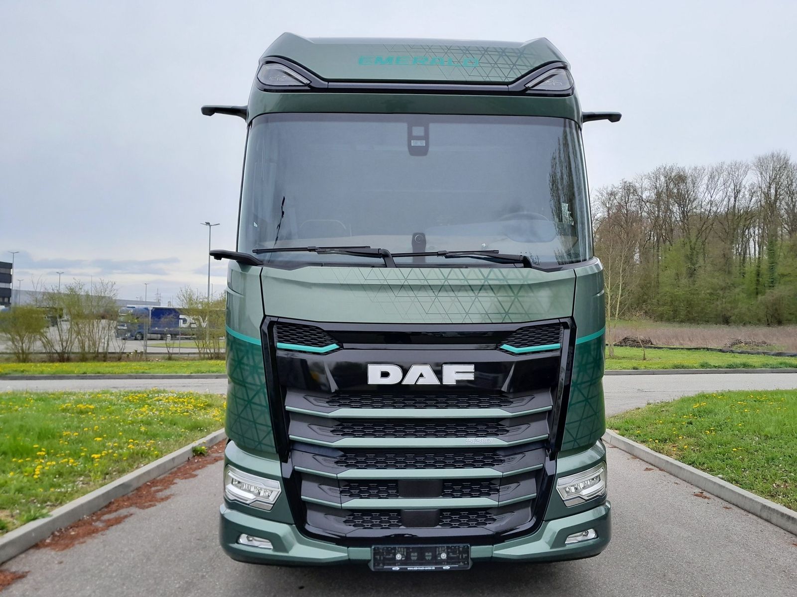 Fahrzeugabbildung DAF FT XG+ 530 EMERALD EDITION