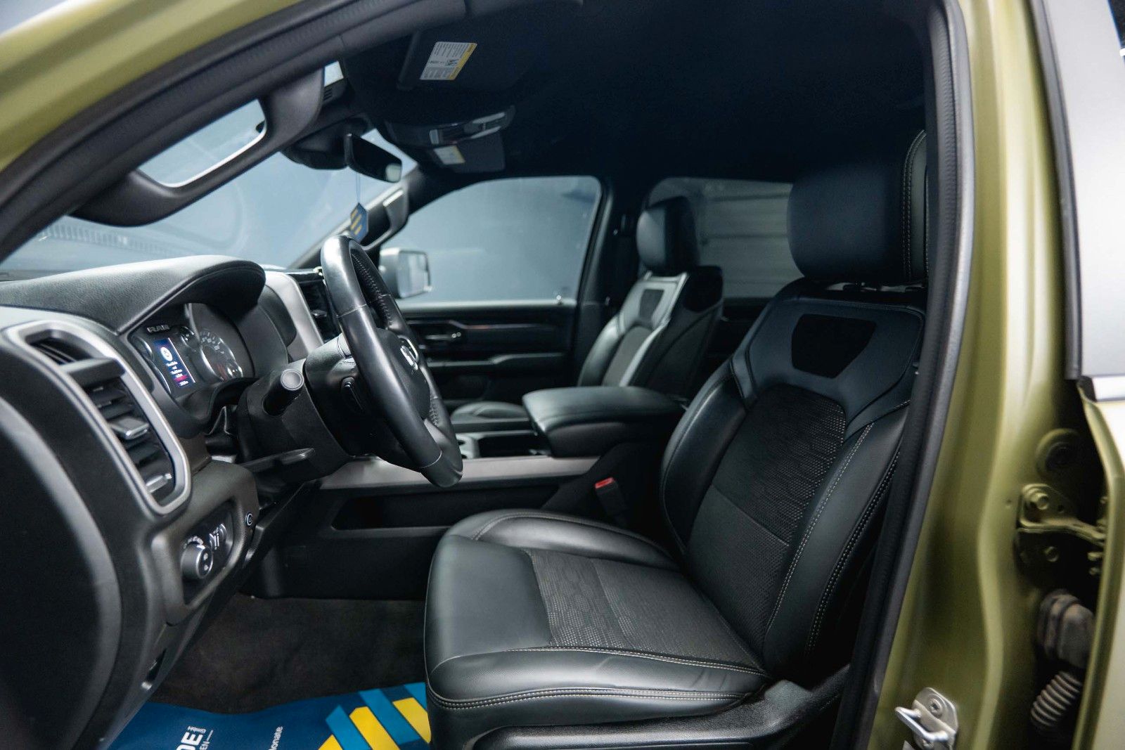 Fahrzeugabbildung Dodge RAM 5.7 V8 HEMI 4x4 LARAMIE OFFROAD TRX Styling
