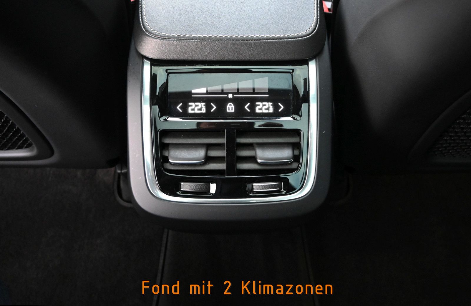 Fahrzeugabbildung Volvo XC90 B5 D AWD R-Design °ACC°AHK°PANO°STANDHEIZ°