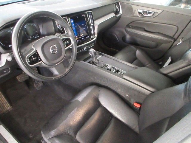 Fahrzeugabbildung Volvo V60 Momentum D3 NAVI/LED/LEDER/SHZ/LHZ/PDC+CAM