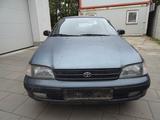 Toyota Carina 1.6 - Toyota Carina mit Benzin-Antrieb