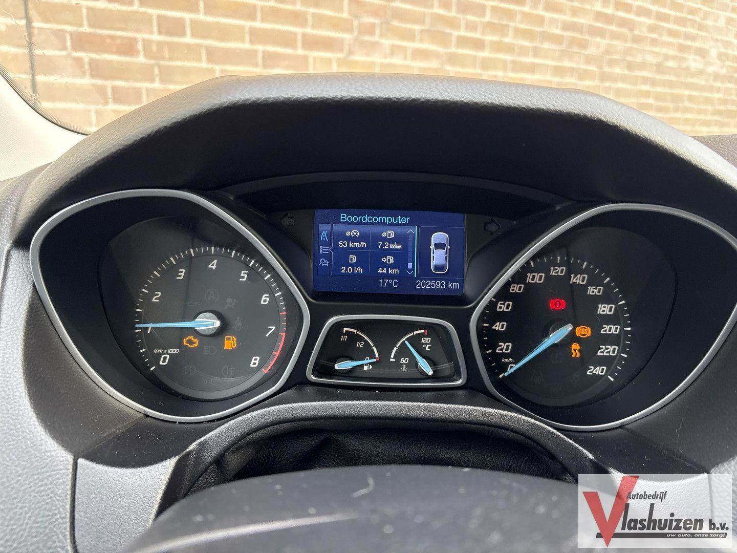 Ford Focus 2012 — photo 11