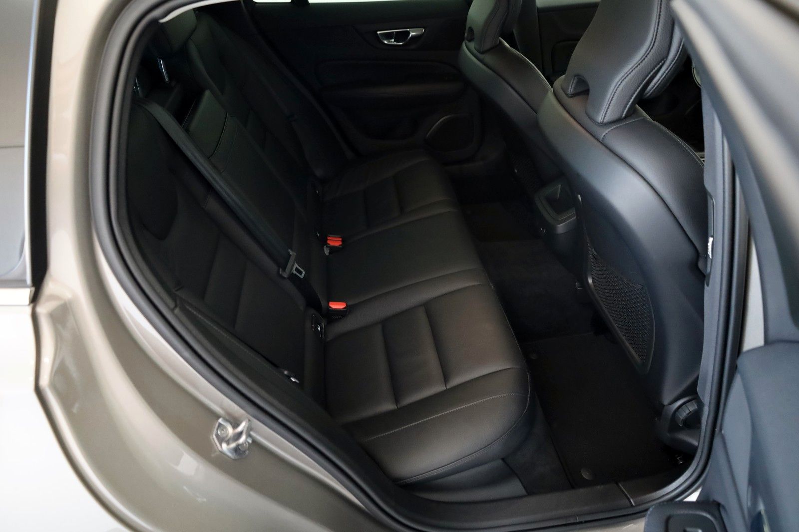Fahrzeugabbildung Volvo V60 Momentum Pro Leder,Navi,LED,CarPlay, AHK el.