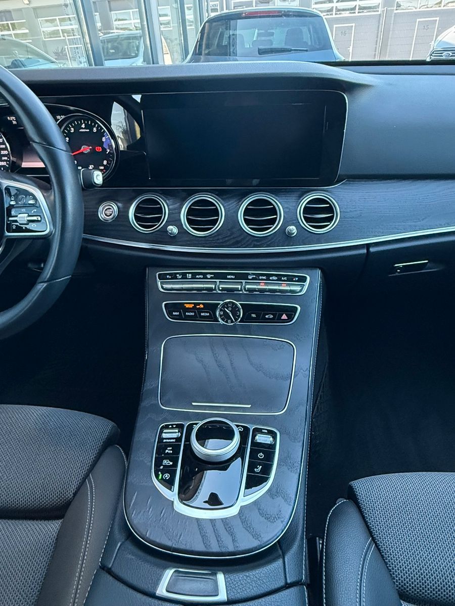 Fahrzeugabbildung Mercedes-Benz T-Modell E 200,Navi,Sitzh.