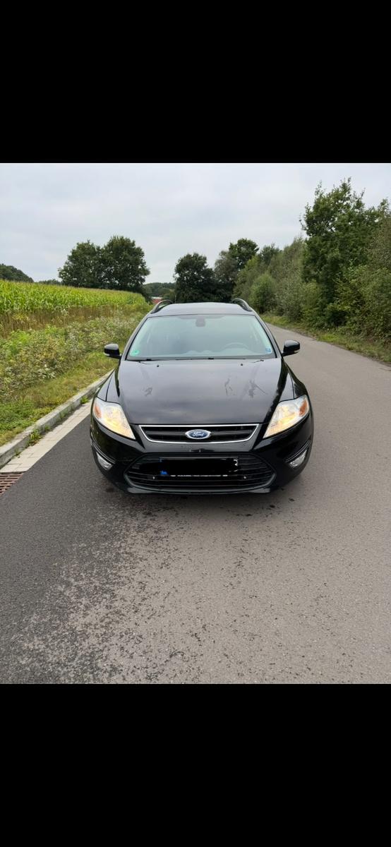 Ford Mondeo 2011 — interior