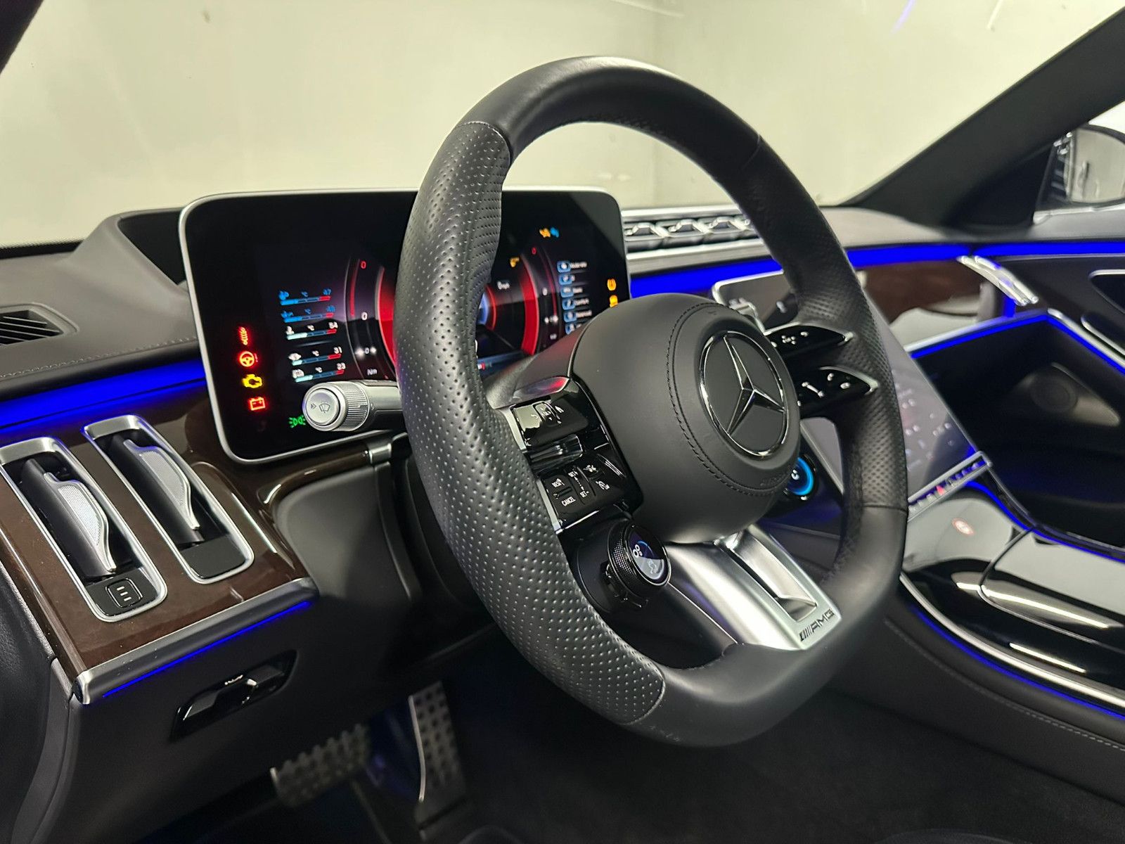 Fahrzeugabbildung Mercedes-Benz S 63 E Performance L *PANORAMA*FONDENTERTAINMENT