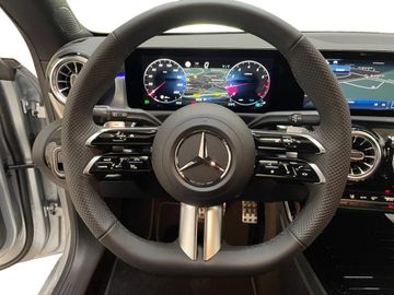 Mercedes CLA 200 Shooting Brake - 11