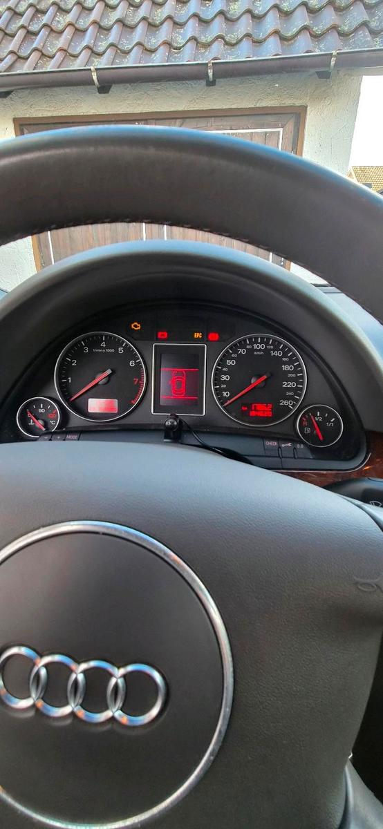 Audi A4 2004 — photo 13