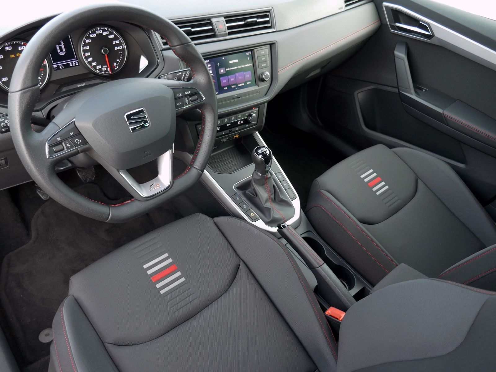 Fahrzeugabbildung SEAT Arona FR 1.0 TSI | RFK GRA