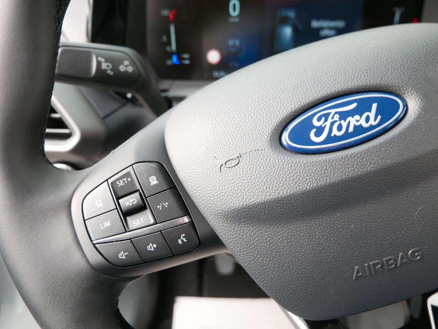 Fahrzeugabbildung Ford Tourneo Courier 1.0 Titanium Kamera ACC NAVI ALU