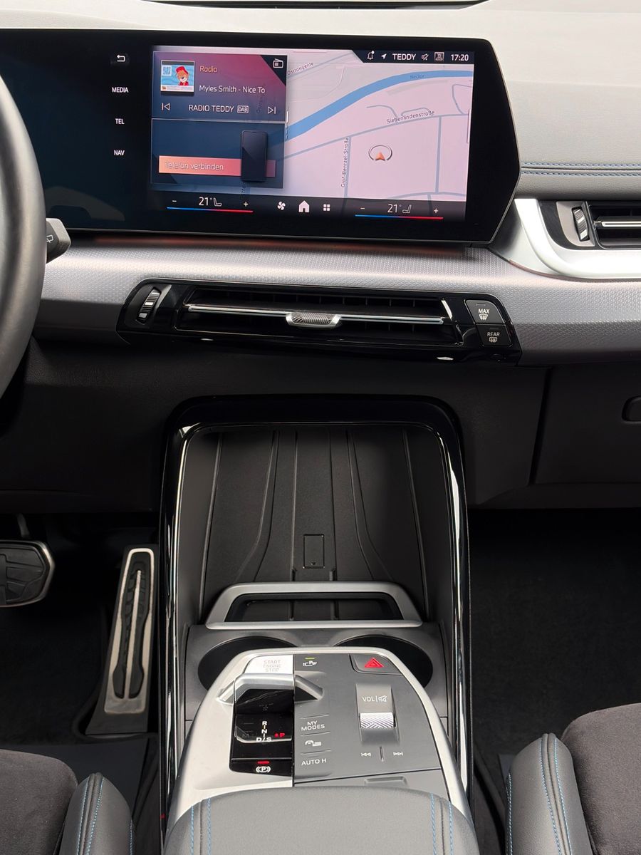 Fahrzeugabbildung BMW 218i Active Tourer M Sport Alcan. Massage CAM