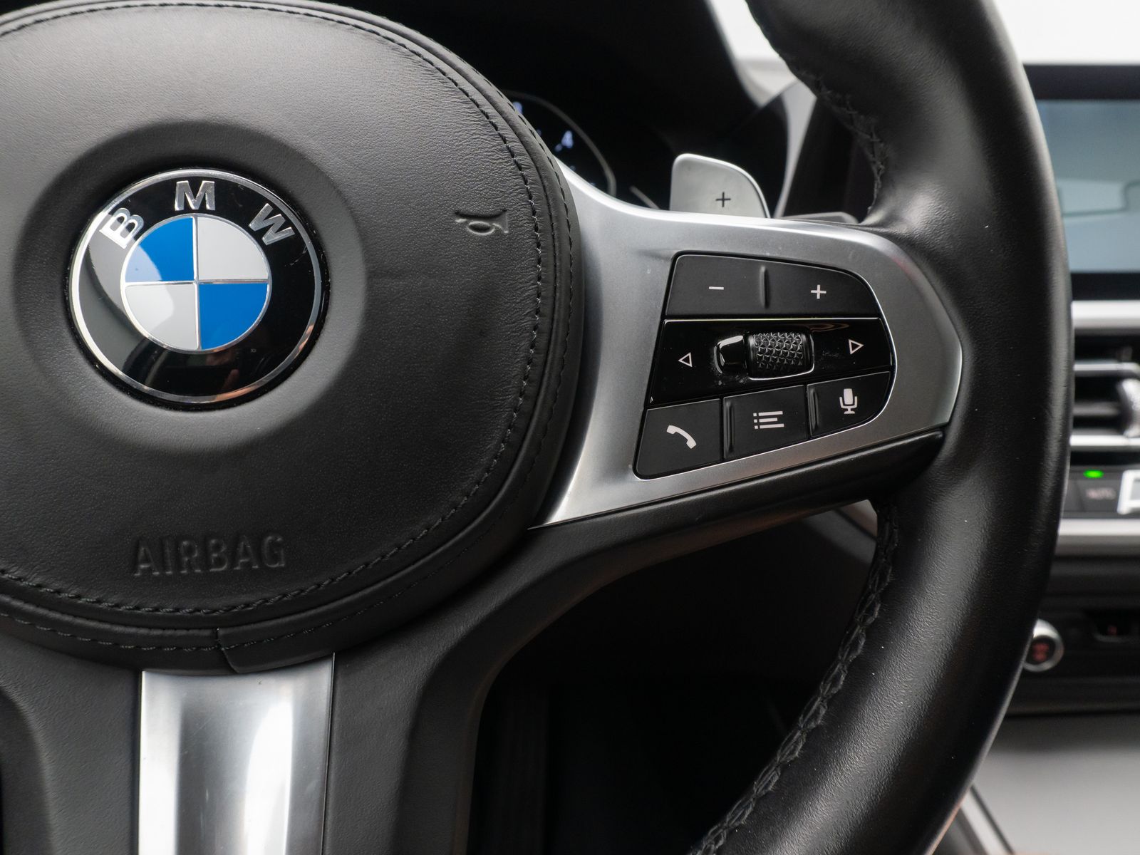 Fahrzeugabbildung BMW 320d Kamera DAB HiFi Stop&Go Fernlichtassist LED