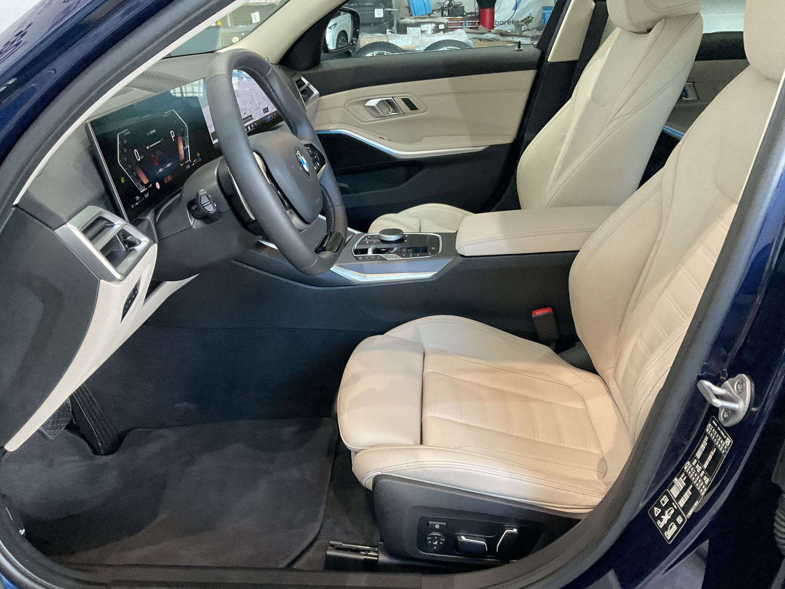 Fahrzeugabbildung BMW 320i xDrive 19" LMR | Sportsitze | Standheizung