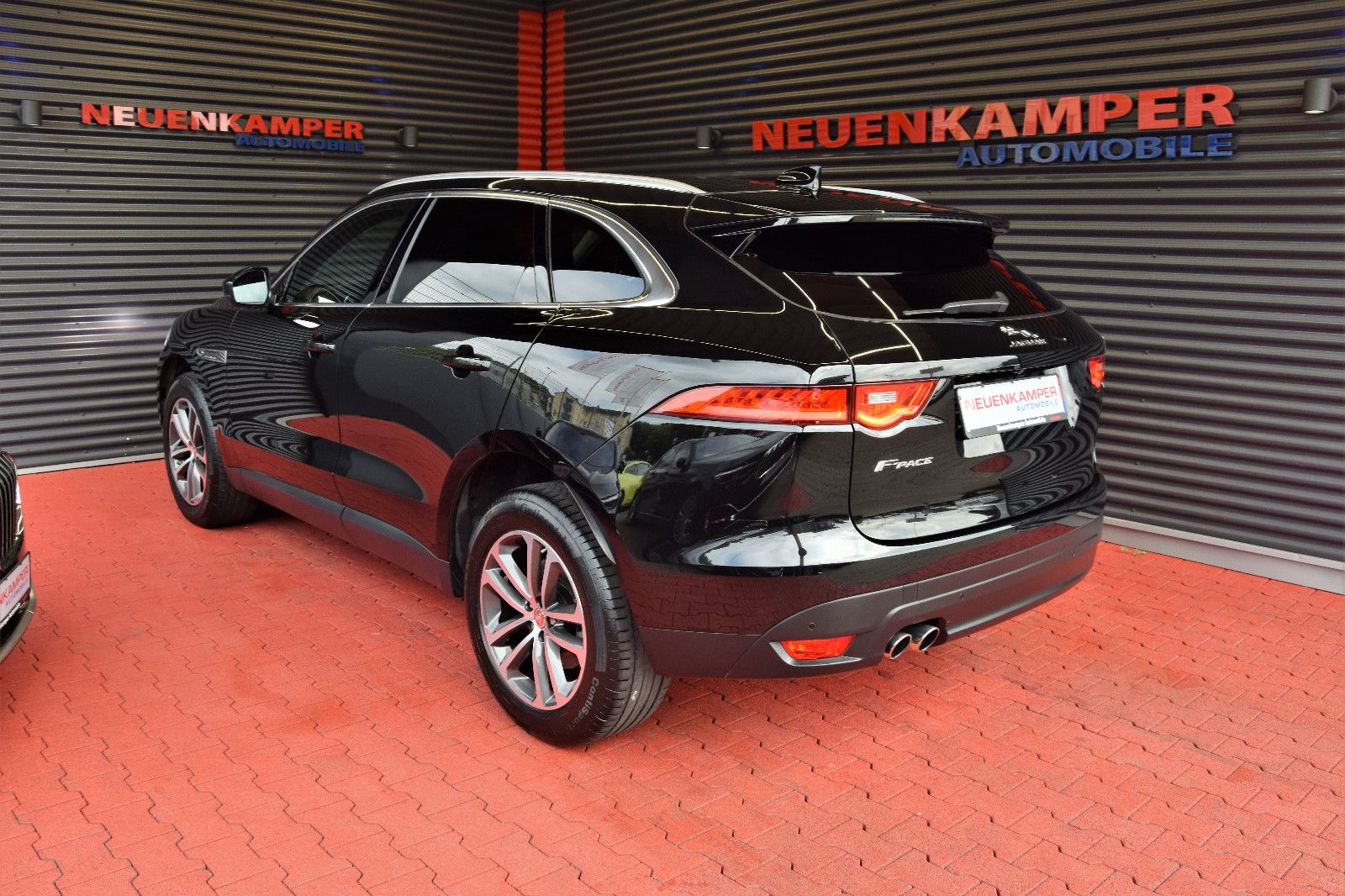Fahrzeugabbildung Jaguar F-PACE Prestige Leder Navi Kamera ACC Xenon
