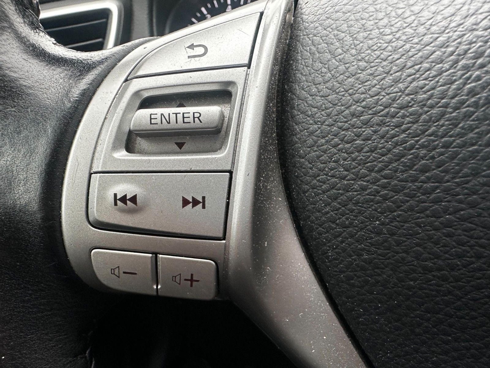 Fahrzeugabbildung Nissan Qashqai Autom. / Navi. / Sitzhzg.