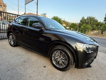 Alfa-Romeo Stelvio - 1