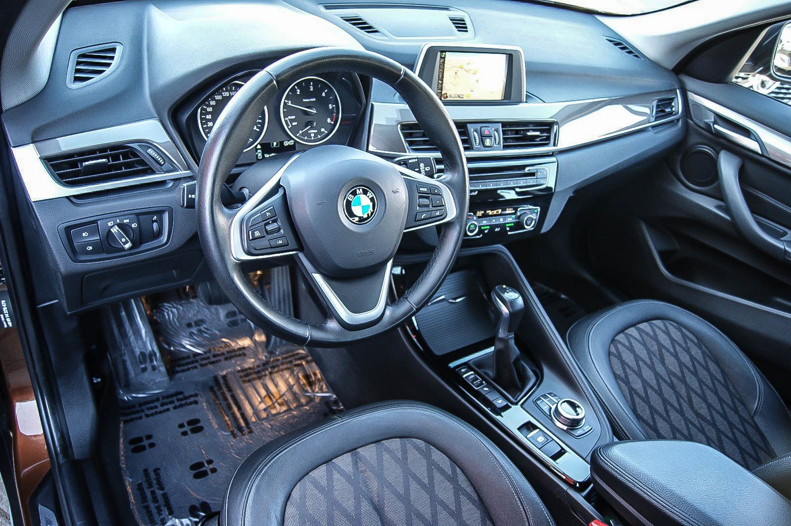 Fahrzeugabbildung BMW X1 xDrive18d xLine Aut. NAVI LED SIZHG TEMPOMAT