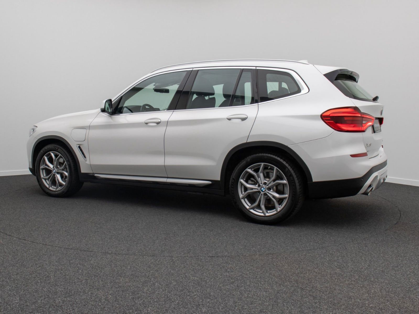 Fahrzeugabbildung BMW X3 xD30e xLine DAB HiFi Alarm AHK Sport Individu