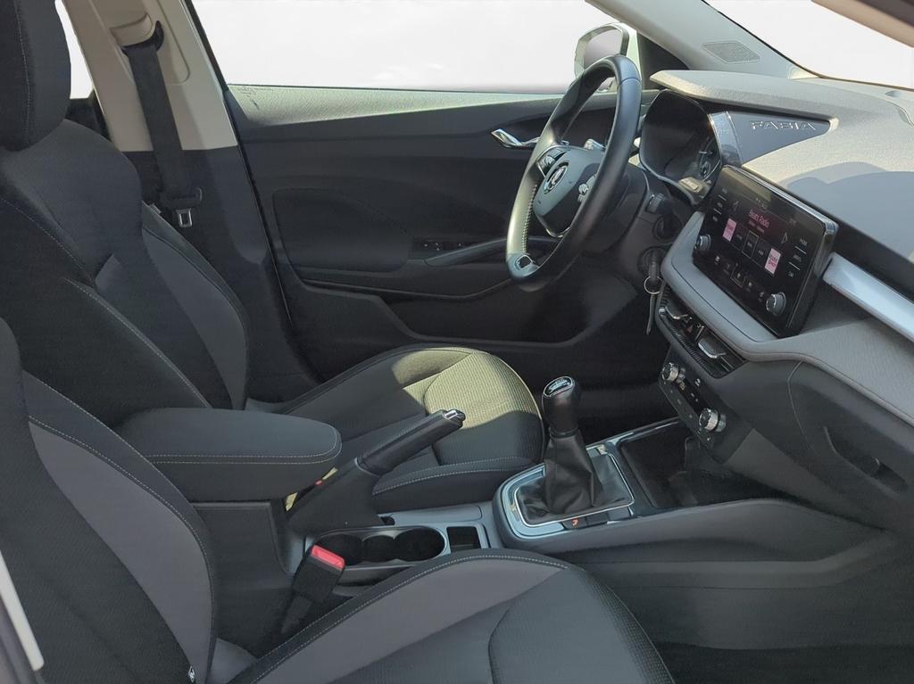 Skoda Fabia 2023 г. Белый, пробег 59900 км