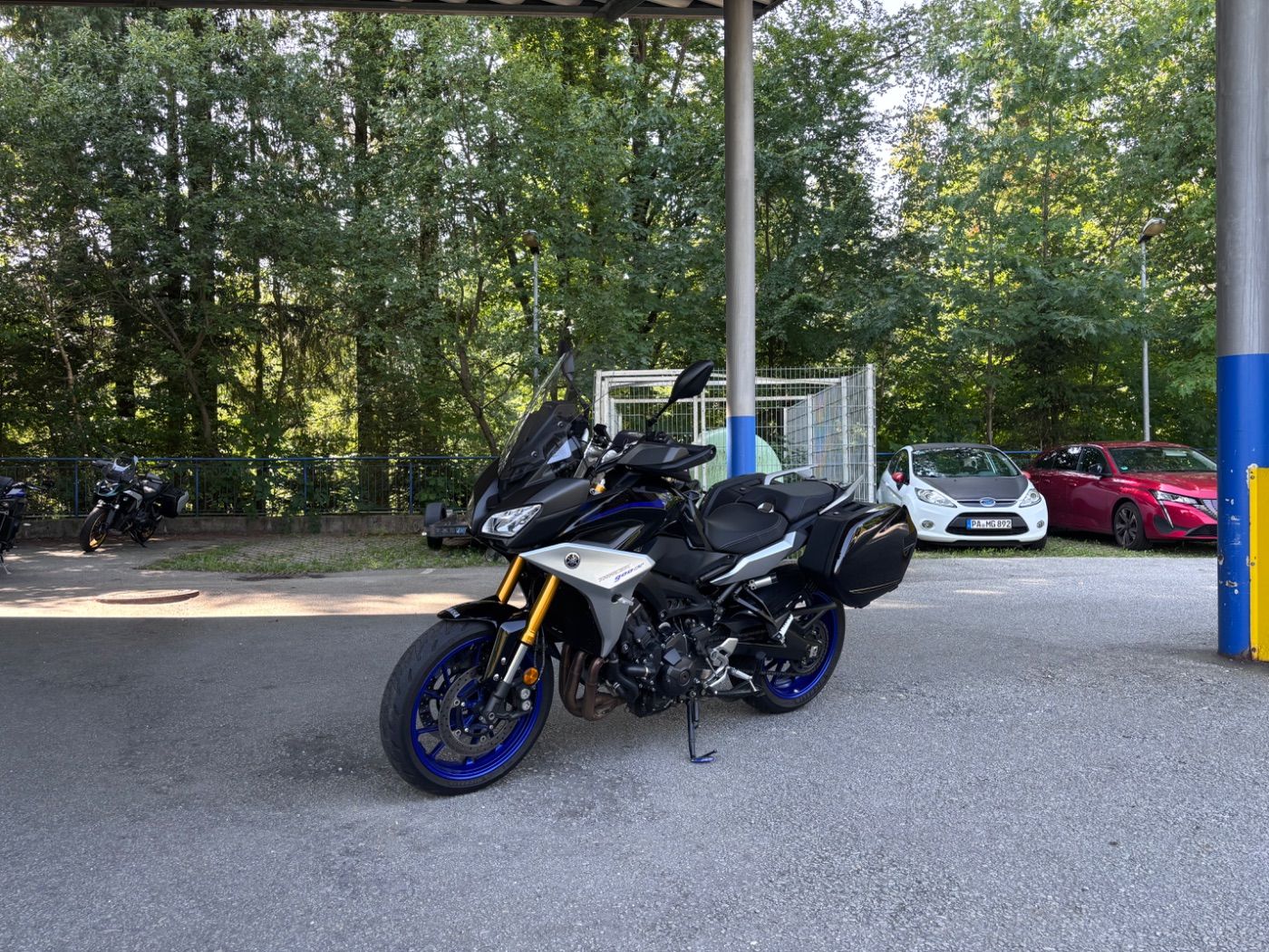 Fahrzeugabbildung Yamaha Tracer 900 GT, Tieferlegung 2,5cm. viel Zubehör,