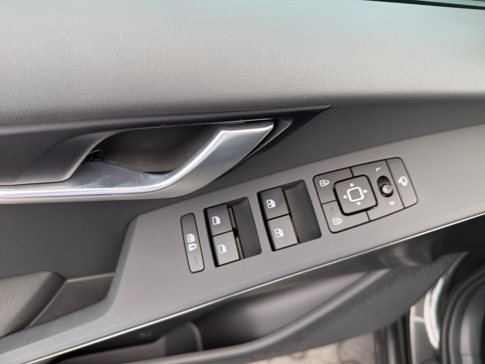 Fahrzeugabbildung Kia NIRO 1.6 HEV 129 DCT VISION KOM STY Navi/Autom.