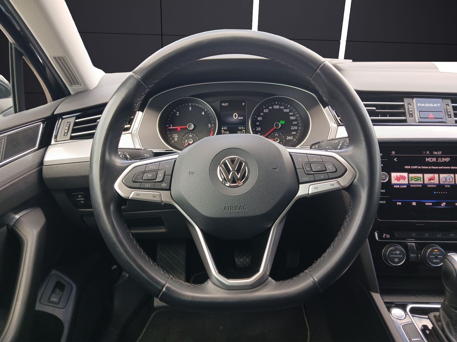 Fahrzeugabbildung Volkswagen Passat Variant TDI Business DSG LED AHK Navi ACC