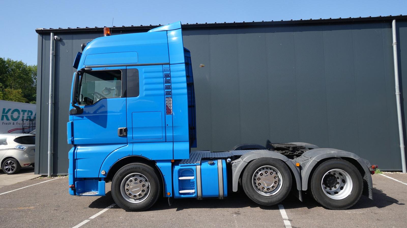 MAN TGX 26.460 6x2 tractor unit 666.000km