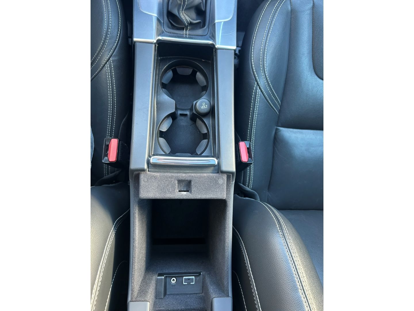 Fahrzeugabbildung Volvo V60 D3 Linje Svart Pano Leder digital SHZ H&R Ka