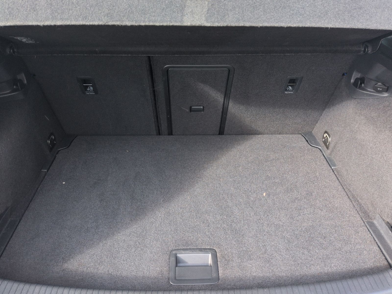Golf VII R 2.0TSI DSG LEDER+PANO+NAV+SHZ+DCC+RFK