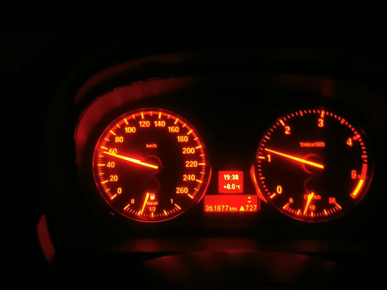 BMW 318 2011 — photo 12