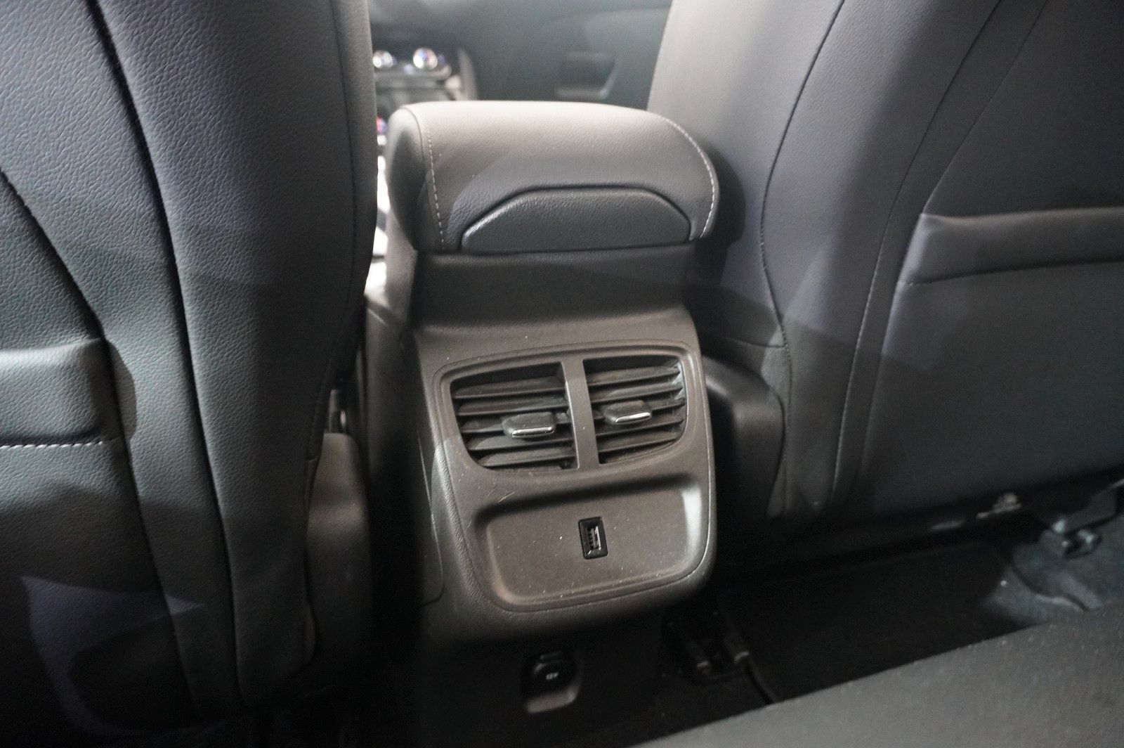 Fahrzeugabbildung Opel Grandland (X) 1.6 ELEGANCE HYBRID NAVI/SH/KAMERA