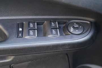 Ford B-Max Sync Edition KLIMA-TEMPOMAT-SHZG-PDC