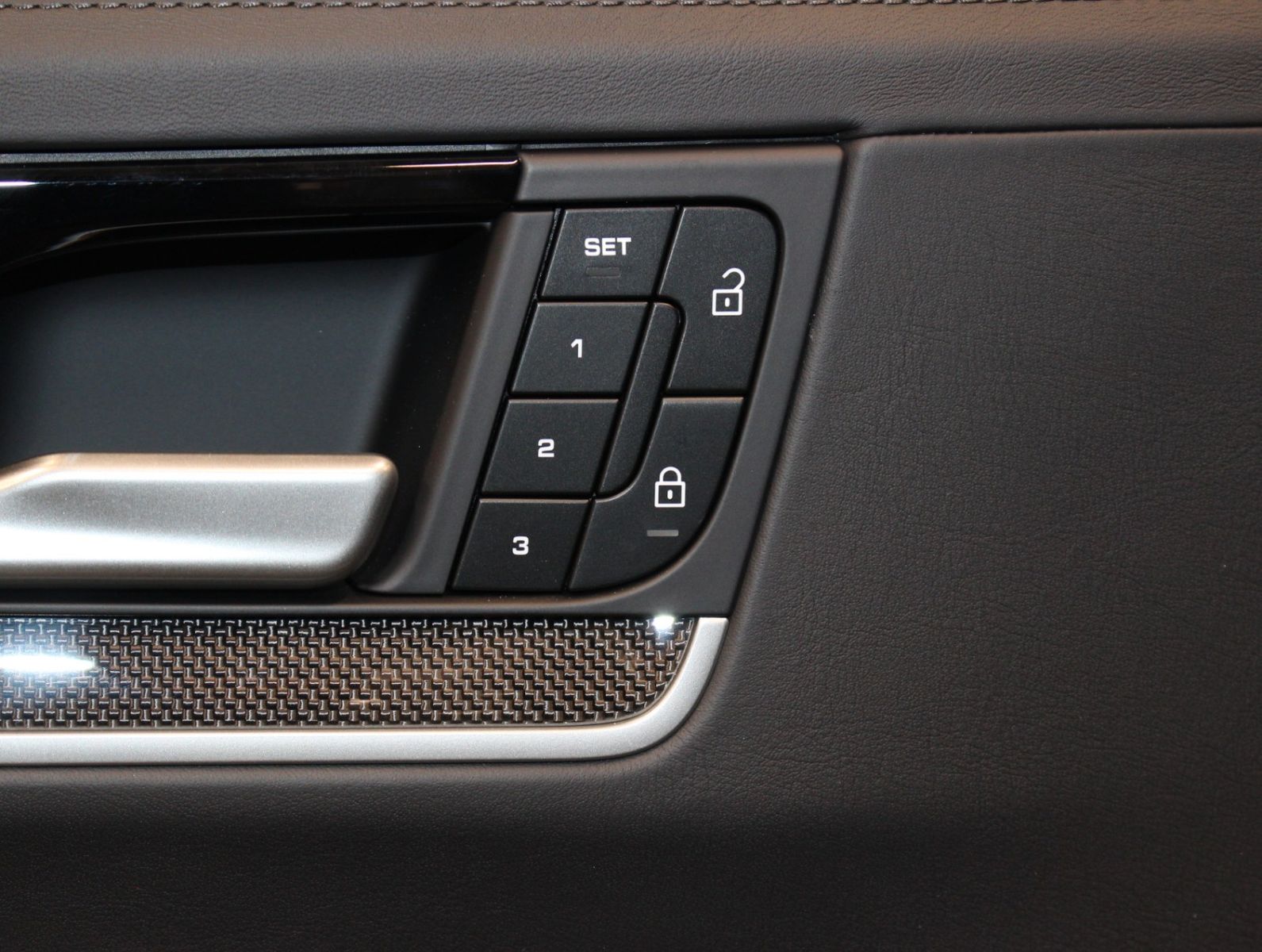 Fahrzeugabbildung Porsche Cayenne S Coupé Leichtbau-Sport-Paket Carbon