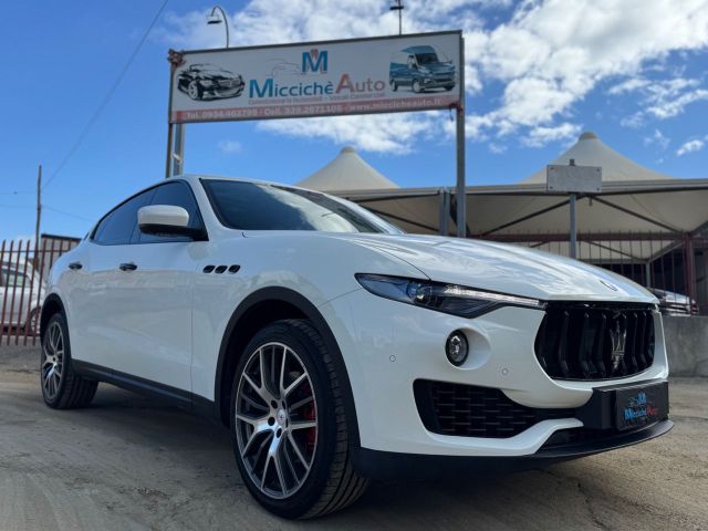 Maserati MASERATI LEVANTE 3.0 D 275 TETTO R21 BIANCO PERL