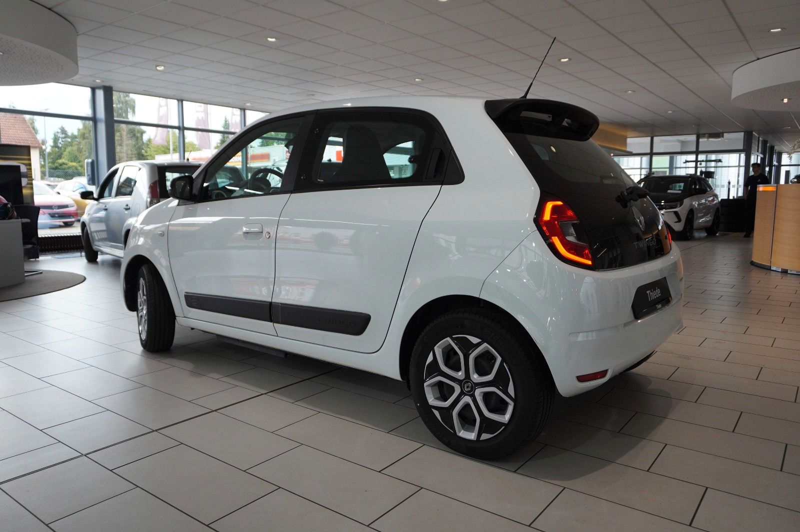 Fahrzeugabbildung Renault Twingo Equilibre Electric 22KWH NAVI/LED/DAB+