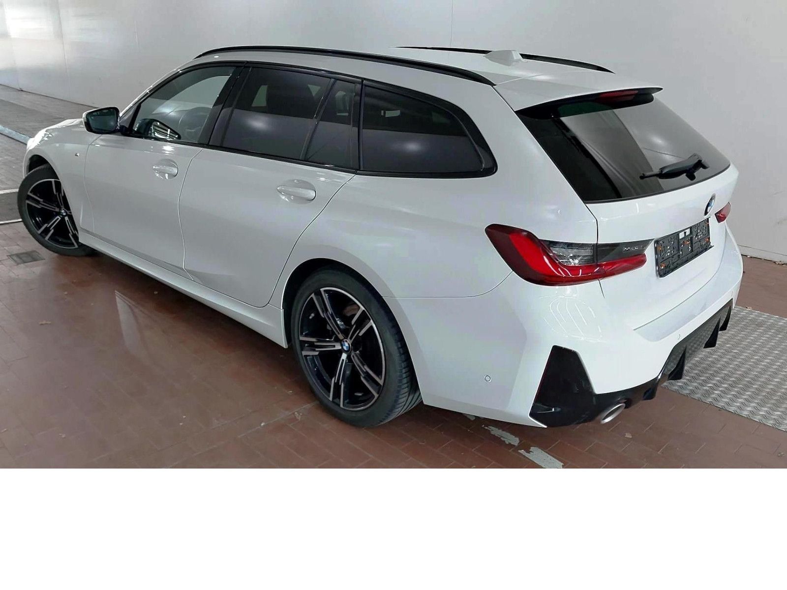 BMW 318i Touring M Sportpaket AmbiLicht Kam. Sound foto 3