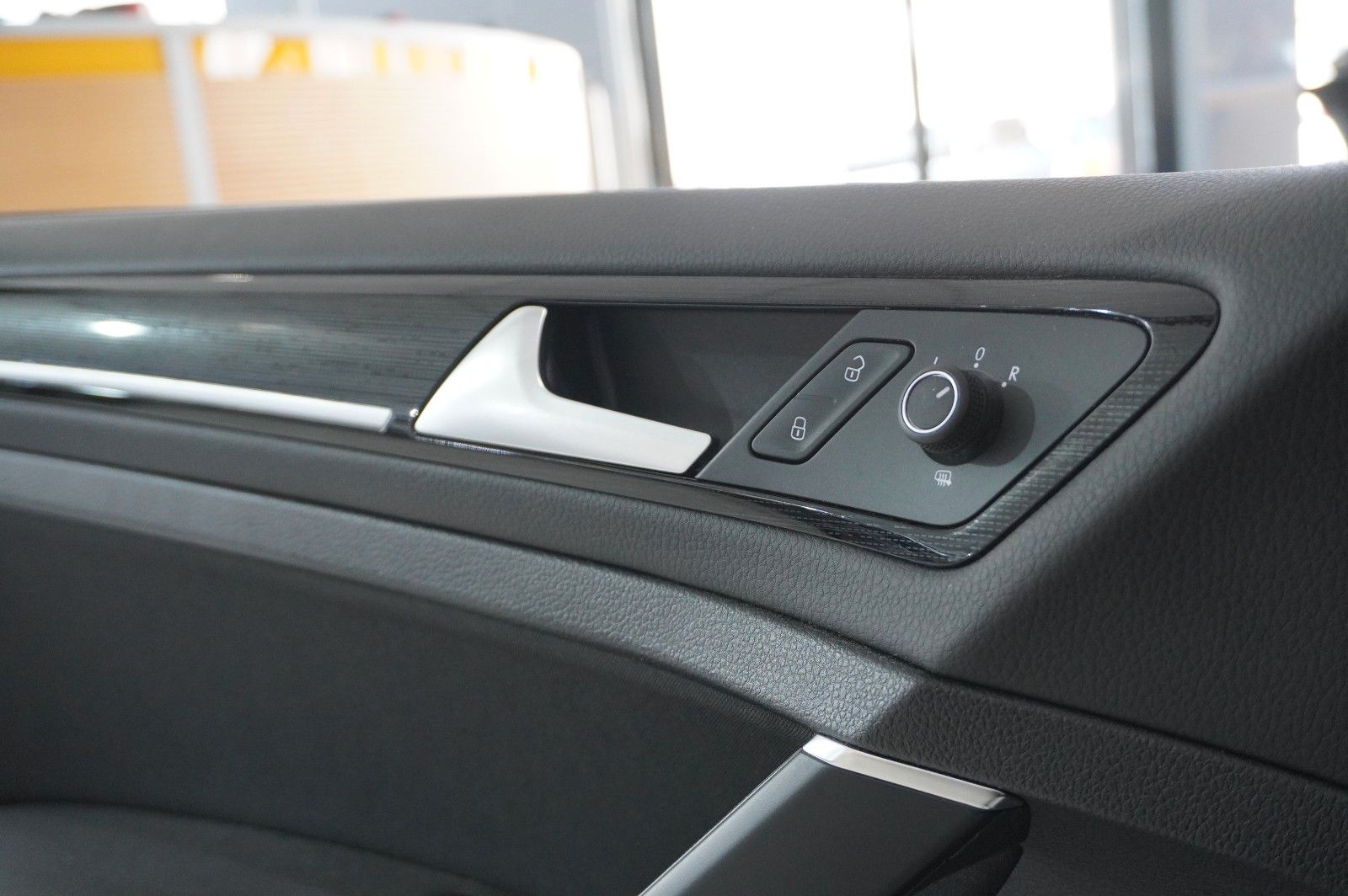 Fahrzeugabbildung Volkswagen Golf VII VARI. 1.5 TSI HIGHLINE NAVI/SPORT/AHK