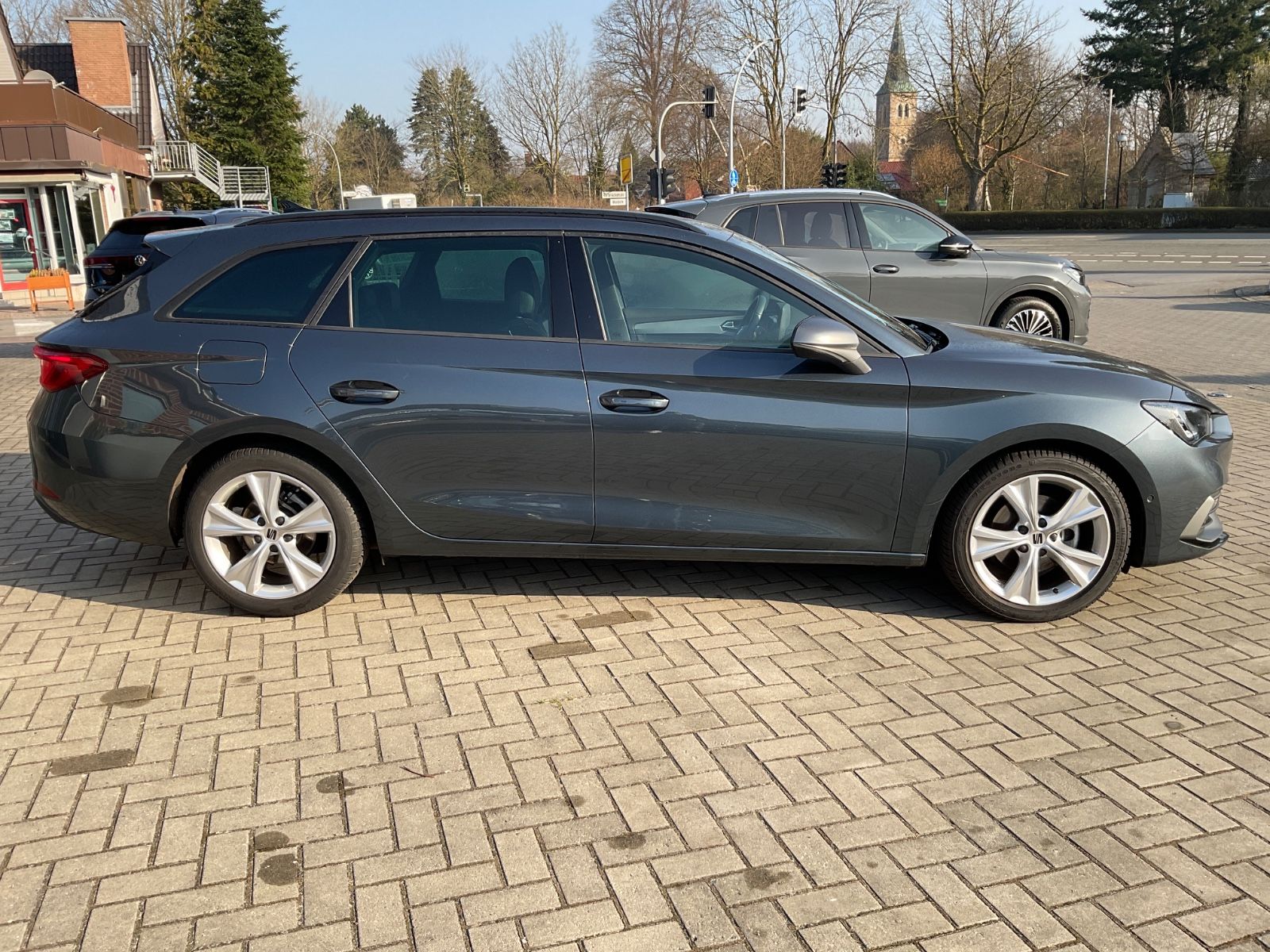 Fahrzeugabbildung SEAT Leon 1.5 eTSI,FR,DSG,ACC,Kamera,Carplay,