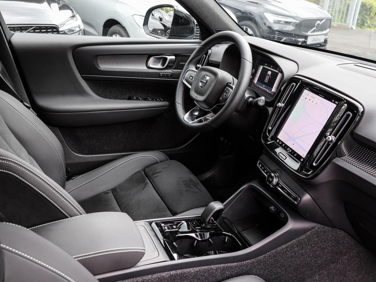 Volvo XC40 B3 Plus Dark NP:52.860,-//PIXEL/360°K/BLIS