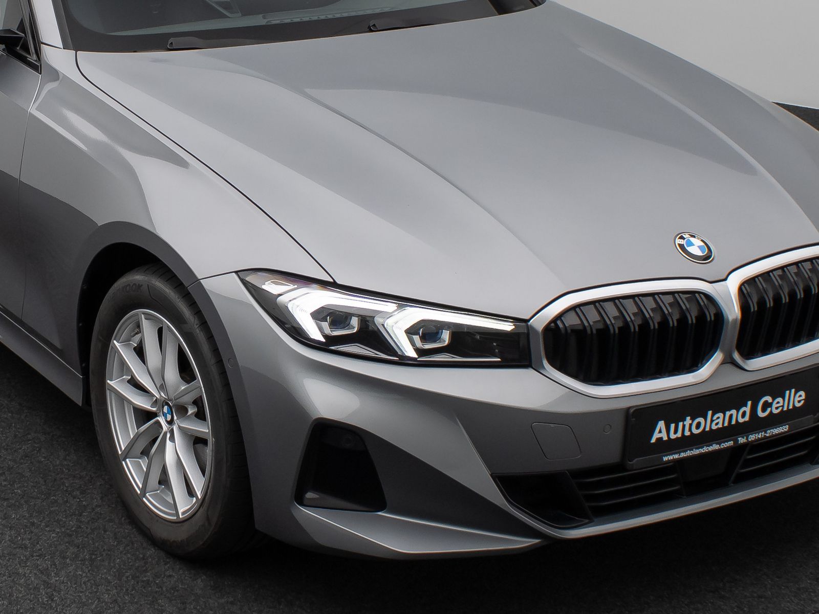 Fahrzeugabbildung BMW 320d Kamera DAB HiFi Fernlichtassist Stop&Go LED
